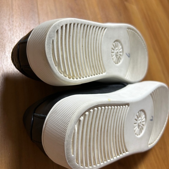UGG Women’s Black Leather Moccasins with White Soles Size 7 - Picture 8 of 13